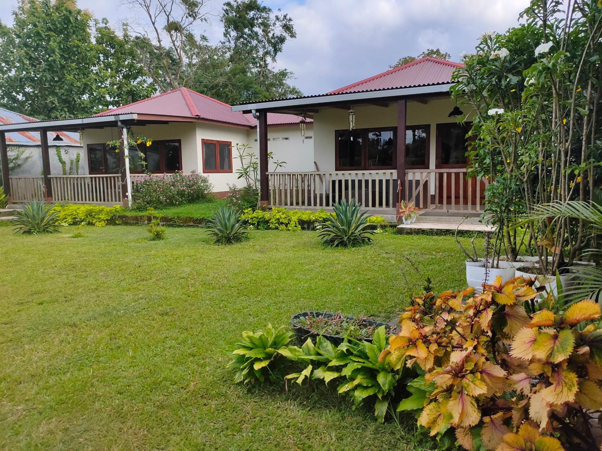 Ilasan Cottage. Tomohon Екстериор снимка