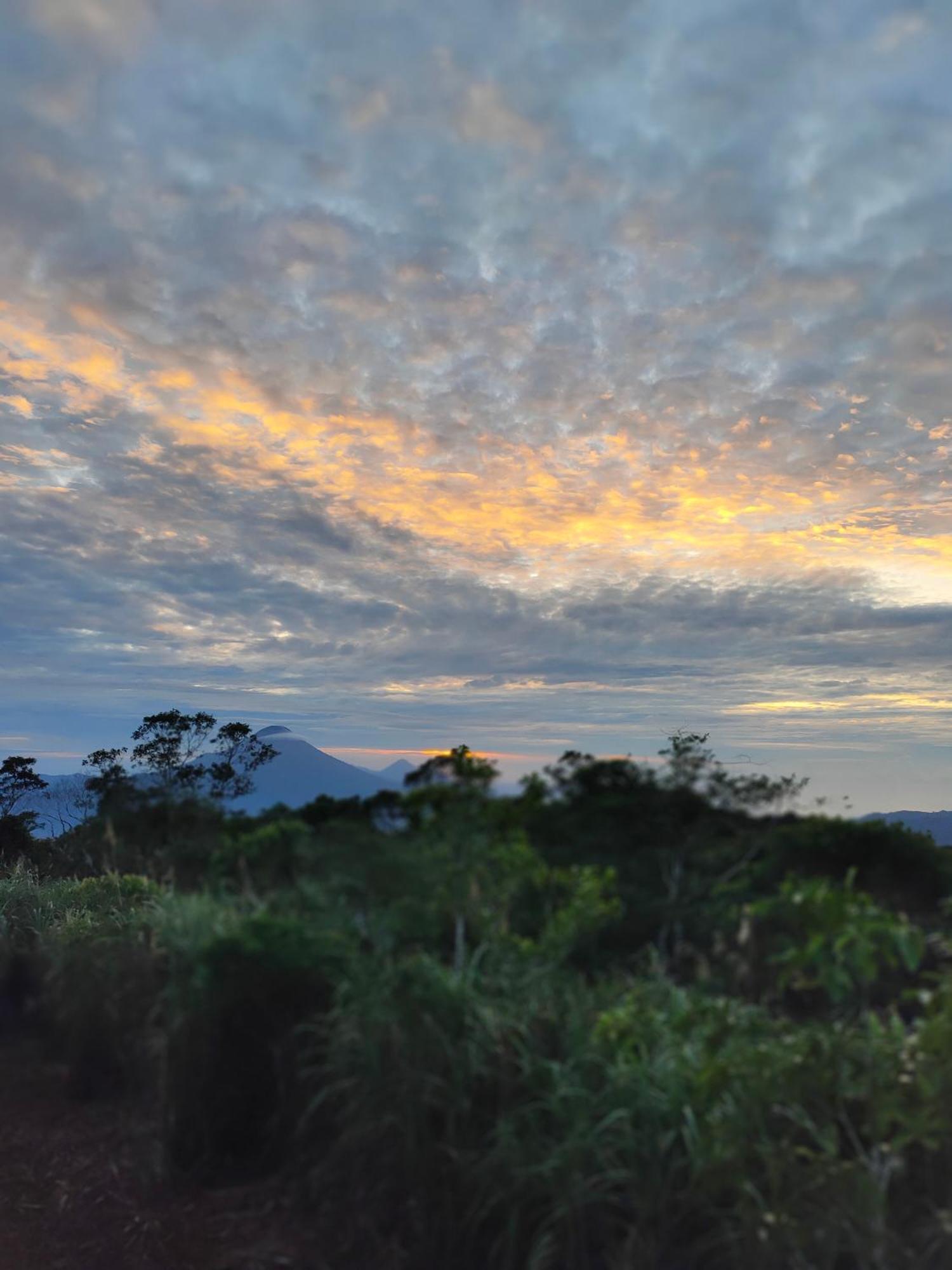 Ilasan Cottage. Tomohon Екстериор снимка